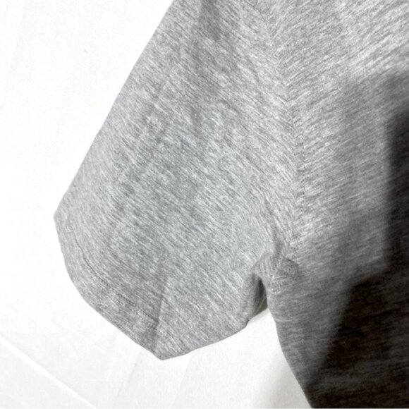 5/$25 Ocean Laundry Light Grey Crew Neck T Shirt M - Picture 11 of 16